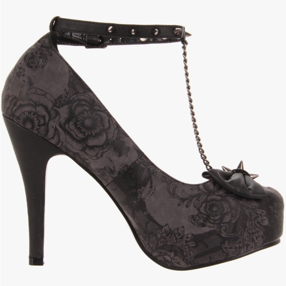 Iron Fist Shotgun size 9 NWT in box.